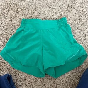 Lululemon Athletica Hotty Hots Green Kell Athletic Shorts 4inch